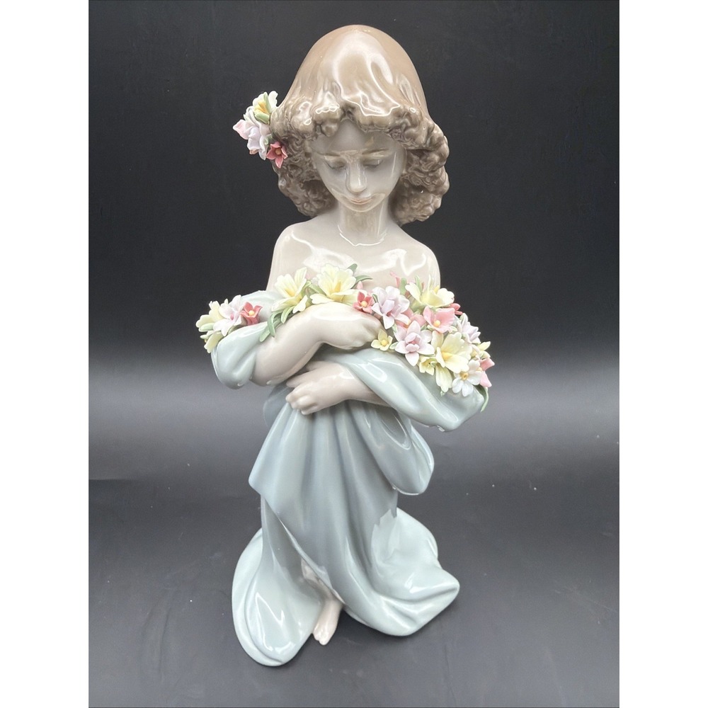 Lladro 6346 Petals of Love Woman Flowers Porcelain Figurine Mint w/ Box